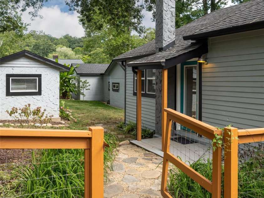 306 Mccoy Cove Road, Black Mountain, NC 28711.  MLS# CAR4423838, YatesRealty ID 50395. 