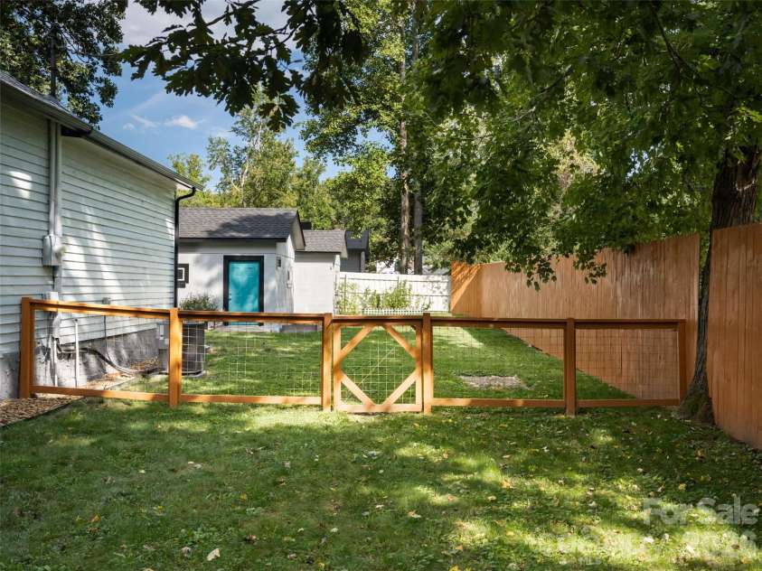 306 Mccoy Cove Road, Black Mountain, NC 28711.  MLS# CAR4423838, YatesRealty ID 50395. 