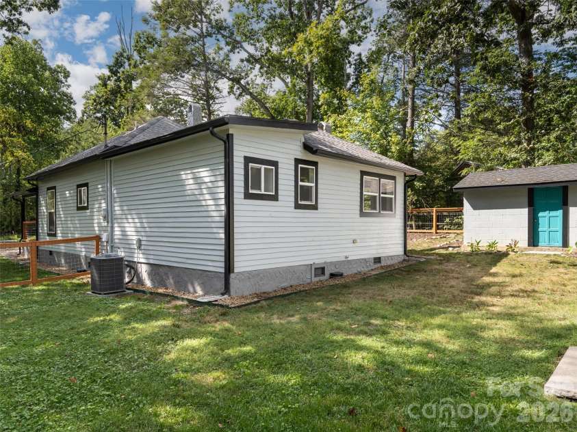 306 Mccoy Cove Road, Black Mountain, NC 28711.  MLS# CAR4423838, YatesRealty ID 50395. 