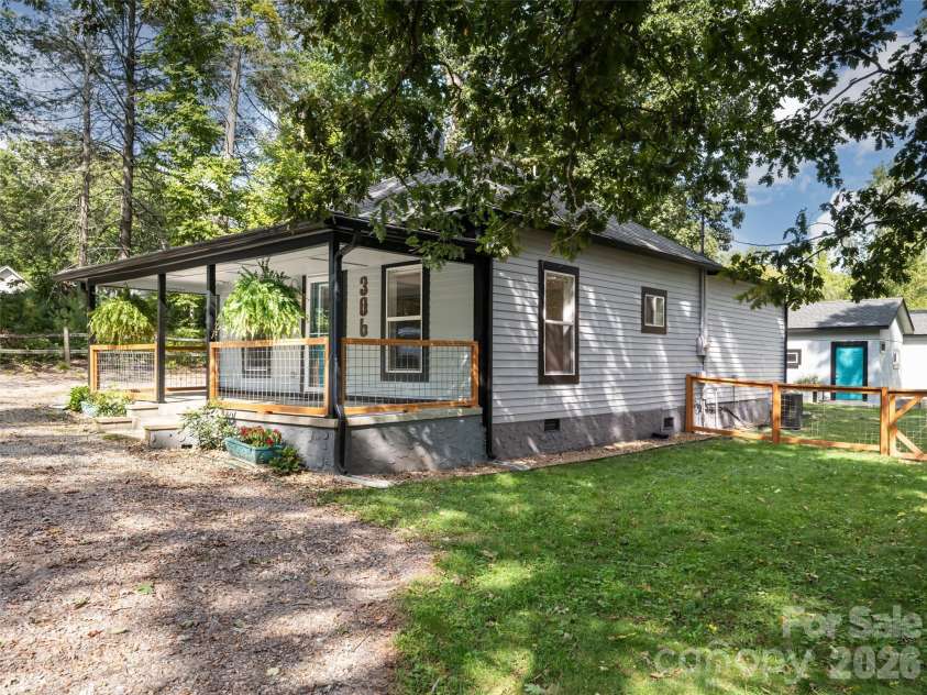 306 Mccoy Cove Road, Black Mountain, NC 28711.  MLS# CAR4423838, YatesRealty ID 50395. 