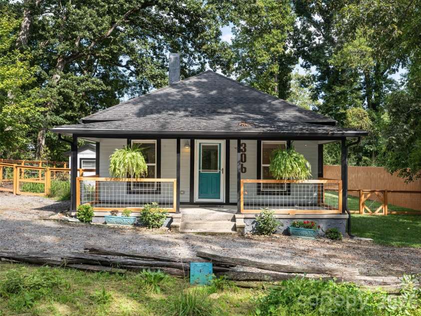 306 Mccoy Cove Road, Black Mountain, NC 28711.  MLS# CAR4423838, YatesRealty ID 50395. 