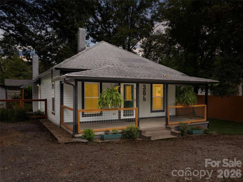 306 Mccoy Cove Road, Black Mountain, NC 28711.  MLS# CAR4423838, YatesRealty ID 50395. 