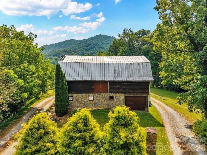 501 John Ward Road, Sugar Grove, NC 28679.  MLS# CAR4423924, YatesRealty ID 50396. 