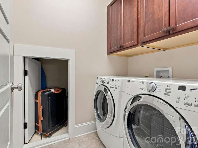 3220 Lock Erne Avenue, Kannapolis, NC 28081.  MLS# CAR4423128, YatesRealty ID 50398. 