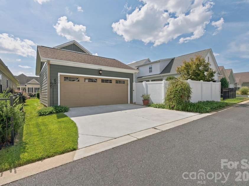 3220 Lock Erne Avenue, Kannapolis, NC 28081.  MLS# CAR4423128, YatesRealty ID 50398. 