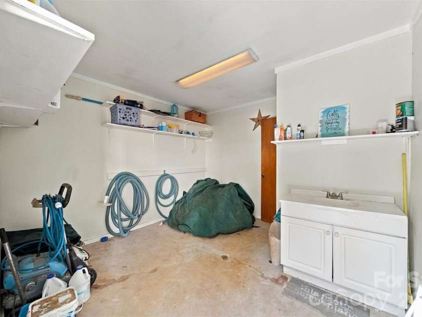 1602 Fairway Drive, Newton, NC 28658.  MLS# CAR4423764, YatesRealty ID 50399. 