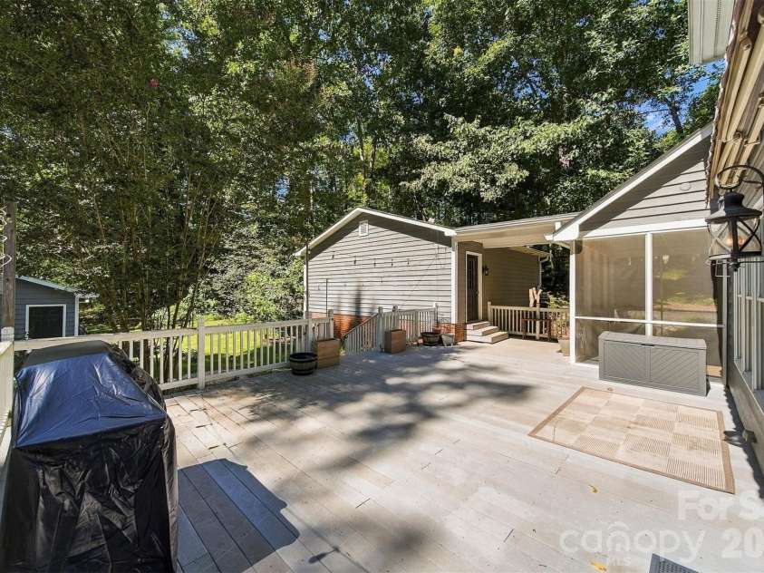 1602 Fairway Drive, Newton, NC 28658.  MLS# CAR4423764, YatesRealty ID 50399. 