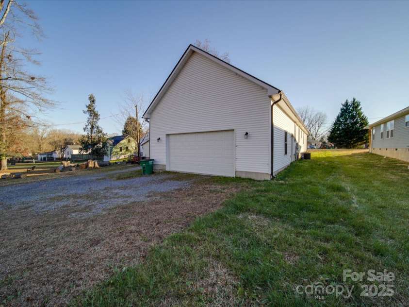 114 Lee Avenue, Bessemer City, NC 28016.  MLS# CAR4214397, YatesRealty ID 504. 