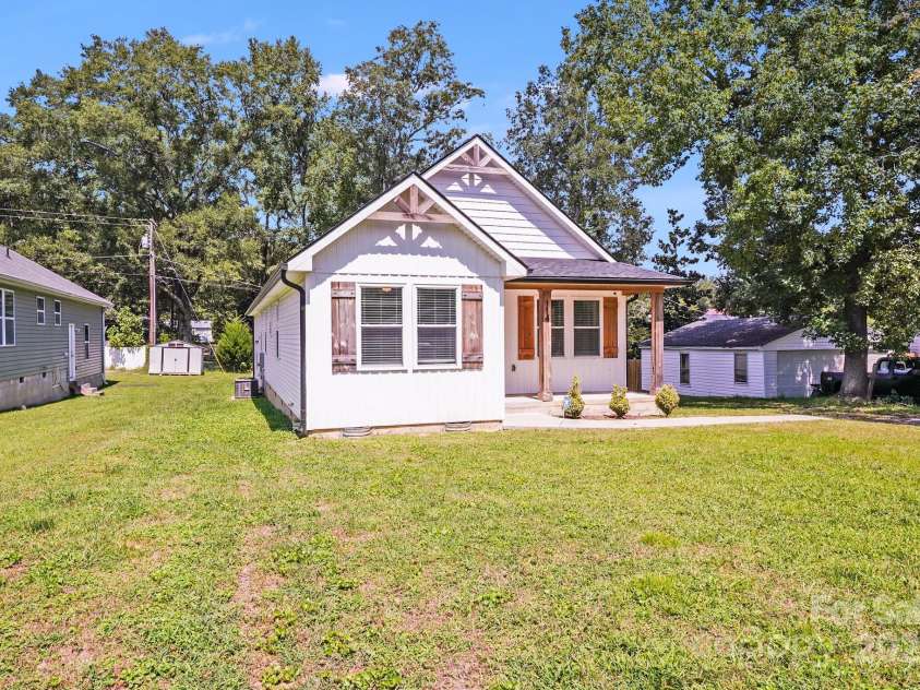 114 Lee Avenue, Bessemer City, NC 28016.  MLS# CAR4296203, YatesRealty ID 504. 