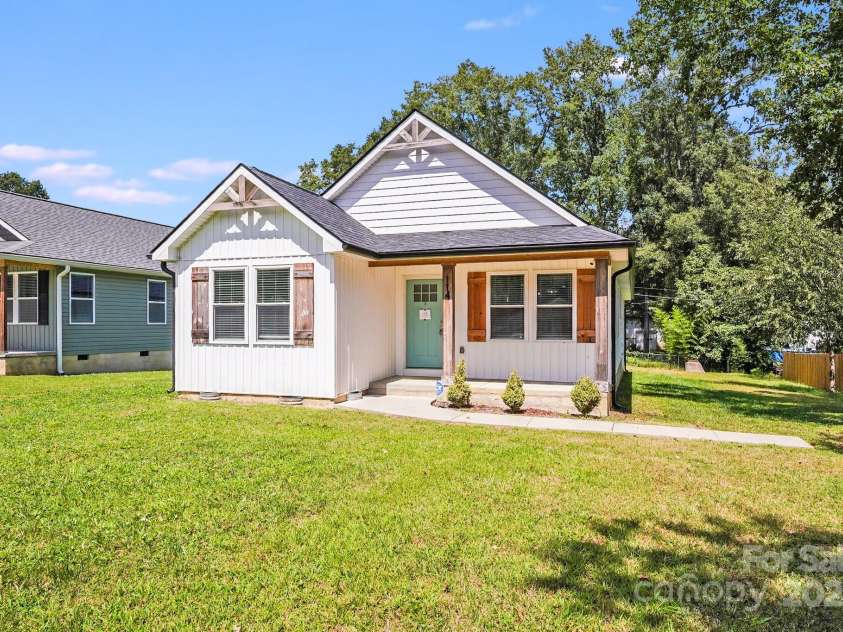 114 Lee Avenue, Bessemer City, NC 28016.  MLS# CAR4296203, YatesRealty ID 504. 