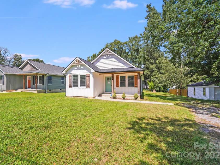 114 Lee Avenue, Bessemer City, NC 28016.  MLS# CAR4296203, YatesRealty ID 504. 