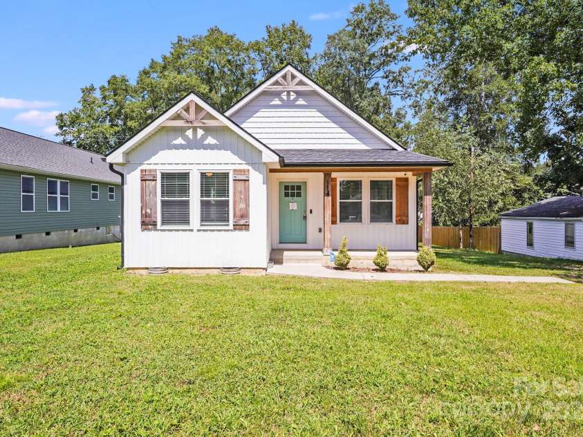 114 Lee Avenue, Bessemer City, NC 28016.  MLS# CAR4296203, YatesRealty ID 504. 
