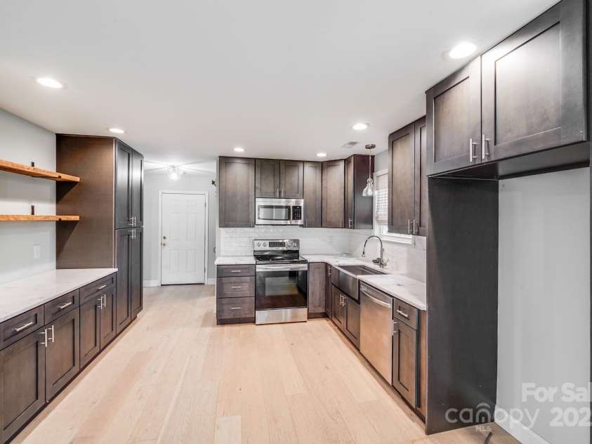 114 Lee Avenue, Bessemer City, NC 28016.  MLS# CAR4296203, YatesRealty ID 504. 