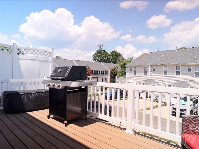 9511 Lina Ardrey Lane, Charlotte, NC 28277.  MLS# CAR4269974, YatesRealty ID 504. Deck