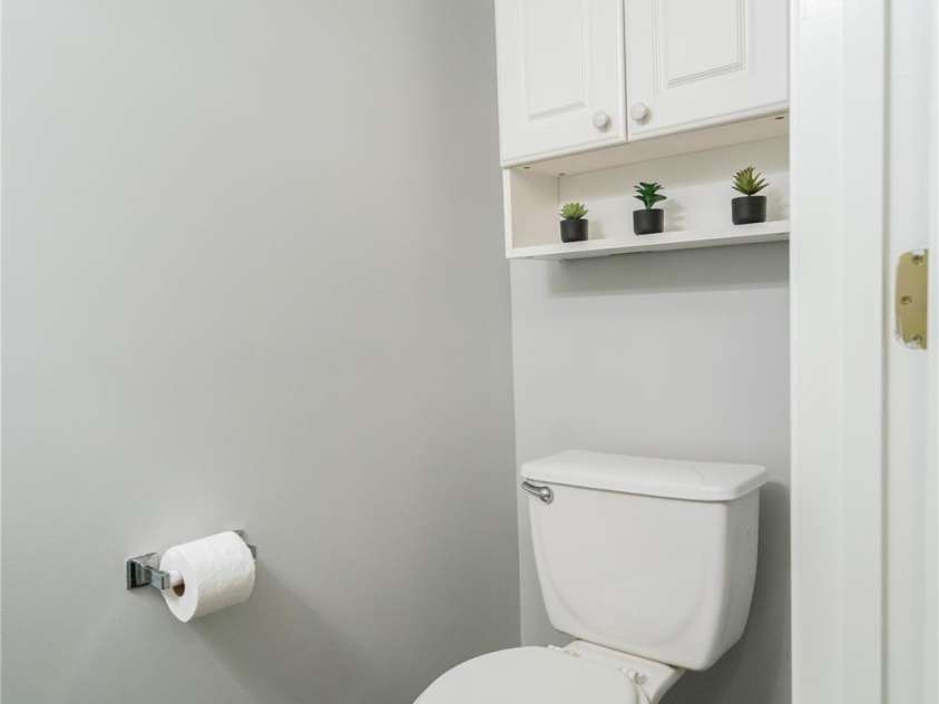 9511 Lina Ardrey Lane, Charlotte, NC 28277.  MLS# CAR4269974, YatesRealty ID 504. Half bath, main level