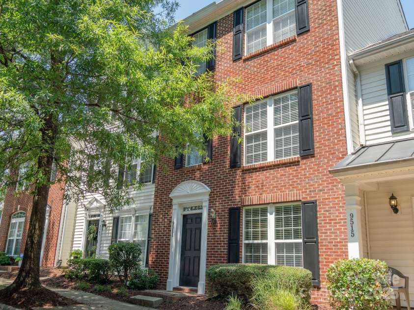 9511 Lina Ardrey Lane, Charlotte, NC 28277.  MLS# CAR4269974, YatesRealty ID 504. Welcome home to 9511 Lina Ardrey Ln.