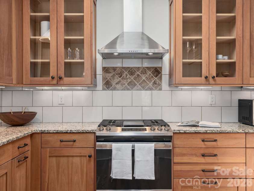 57 Mitchell Avenue, Asheville, NC 28806.  MLS# CAR4356642, YatesRealty ID 5040. Gas range 