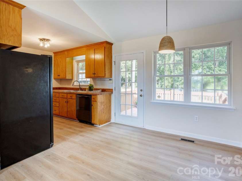 1209 Moss Acres Court, Kannapolis, NC 28081.  MLS# CAR4423583, YatesRealty ID 50400. Dining area with great natural light