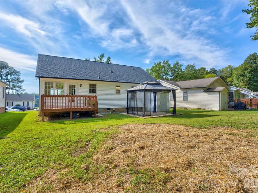 1209 Moss Acres Court, Kannapolis, NC 28081.  MLS# CAR4423583, YatesRealty ID 50400. Flat backyard