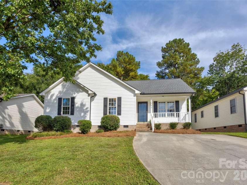 1209 Moss Acres Court, Kannapolis, NC 28081.  MLS# CAR4423583, YatesRealty ID 50400. Great Curb Appeal