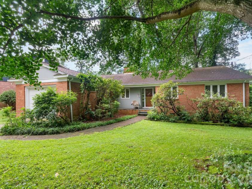 219 West Park Drive, Morganton, NC 28655.  MLS# CAR4412593, YatesRealty ID 50402. 