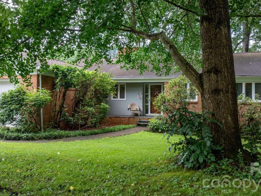 219 West Park Drive, Morganton, NC 28655.  MLS# CAR4412593, YatesRealty ID 50402. 