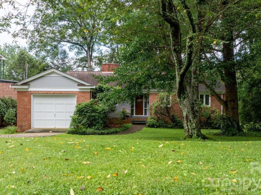 219 West Park Drive, Morganton, NC 28655.  MLS# CAR4412593, YatesRealty ID 50402. 