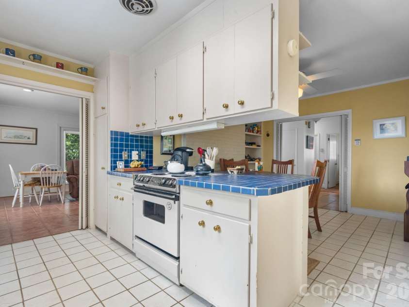 219 West Park Drive, Morganton, NC 28655.  MLS# CAR4412593, YatesRealty ID 50402. 