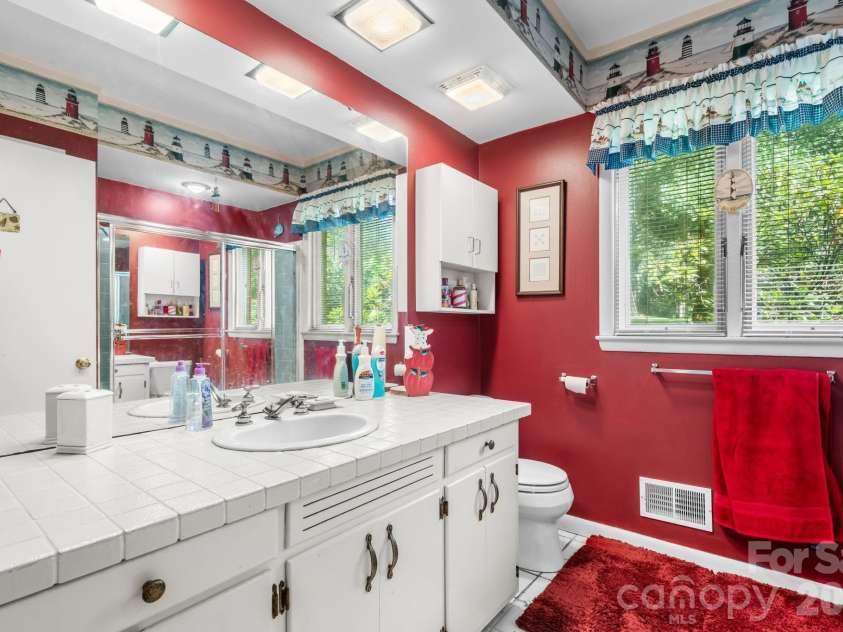 219 West Park Drive, Morganton, NC 28655.  MLS# CAR4412593, YatesRealty ID 50402. 