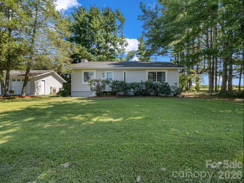 3 Apple Blossom Lane, Hendersonville, NC 28792.  MLS# CAR4423233, YatesRealty ID 50403. 