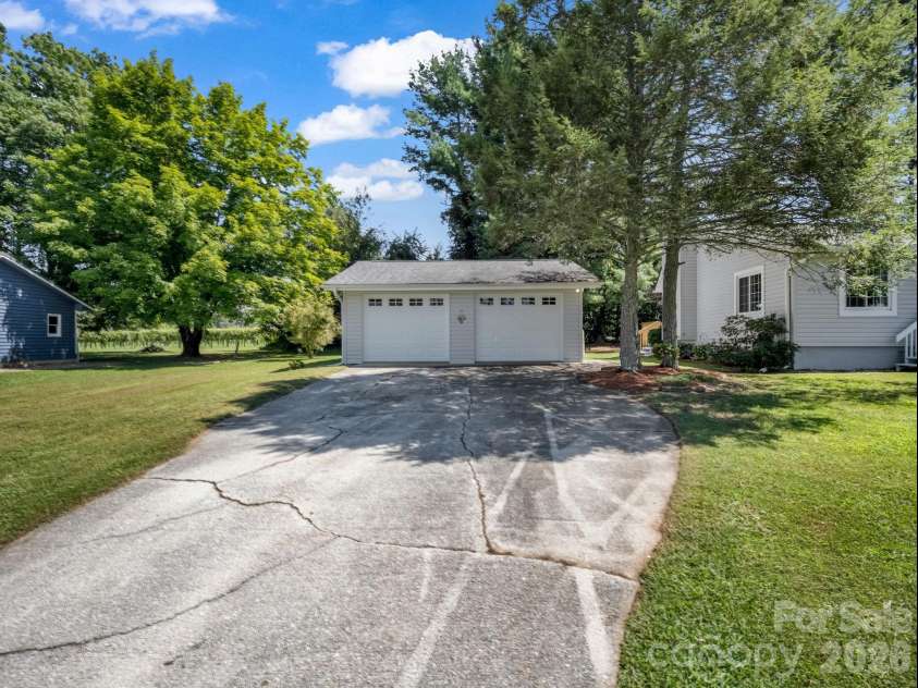 3 Apple Blossom Lane, Hendersonville, NC 28792.  MLS# CAR4423233, YatesRealty ID 50403. 