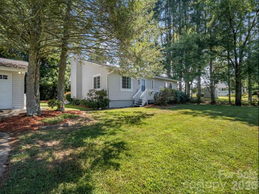 3 Apple Blossom Lane, Hendersonville, NC 28792.  MLS# CAR4423233, YatesRealty ID 50403. 