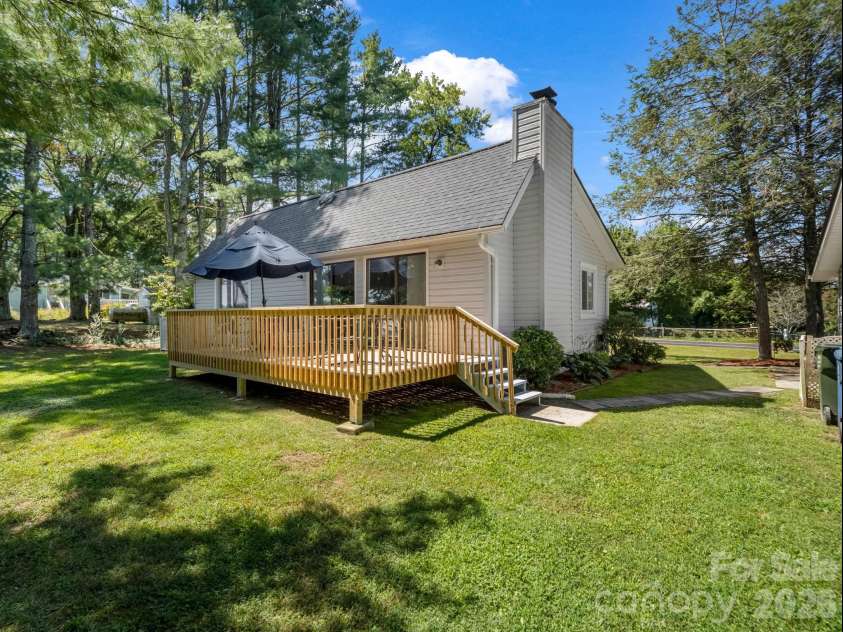 3 Apple Blossom Lane, Hendersonville, NC 28792.  MLS# CAR4423233, YatesRealty ID 50403. 