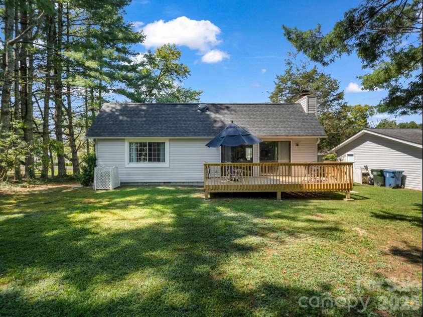 3 Apple Blossom Lane, Hendersonville, NC 28792.  MLS# CAR4423233, YatesRealty ID 50403. 
