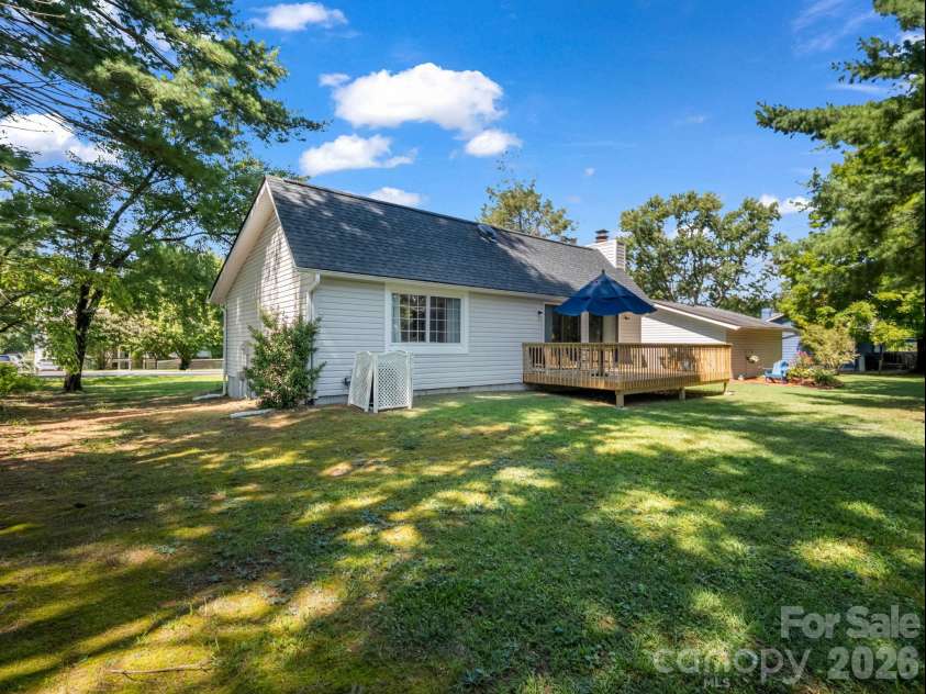 3 Apple Blossom Lane, Hendersonville, NC 28792.  MLS# CAR4423233, YatesRealty ID 50403. 