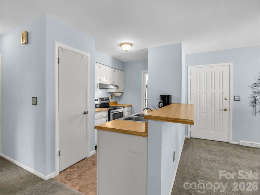 3 Apple Blossom Lane, Hendersonville, NC 28792.  MLS# CAR4423233, YatesRealty ID 50403. 
