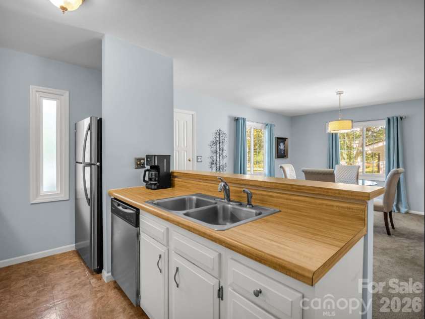 3 Apple Blossom Lane, Hendersonville, NC 28792.  MLS# CAR4423233, YatesRealty ID 50403. 