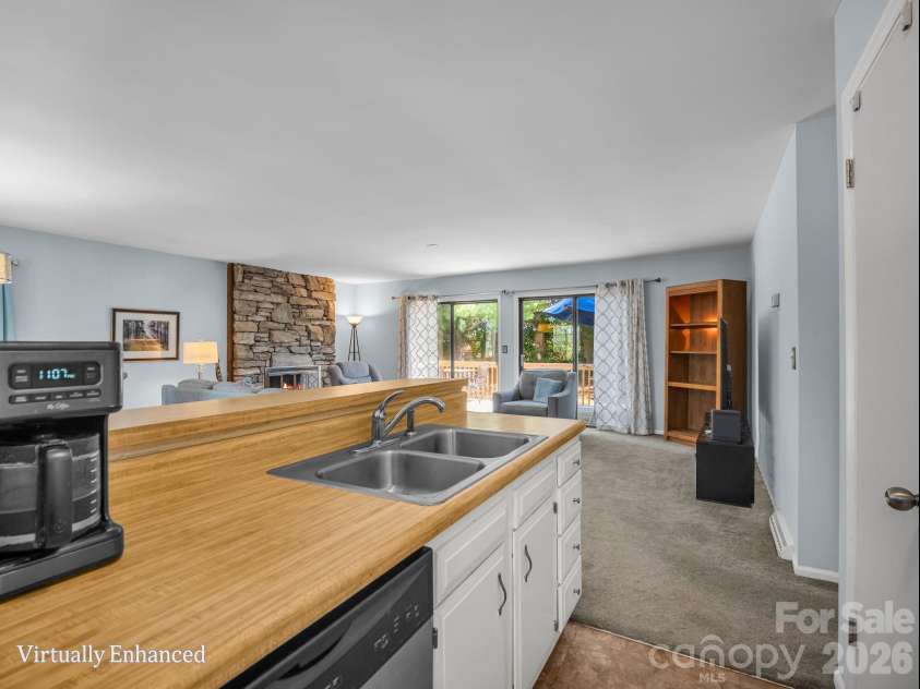 3 Apple Blossom Lane, Hendersonville, NC 28792.  MLS# CAR4423233, YatesRealty ID 50403. 