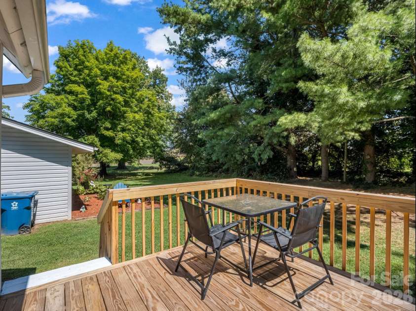 3 Apple Blossom Lane, Hendersonville, NC 28792.  MLS# CAR4423233, YatesRealty ID 50403. 