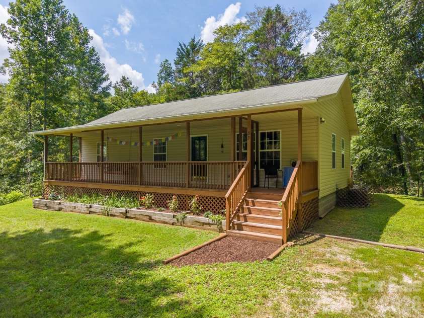33 E H Bailey Road, Bryson City, NC 28713.  MLS# CAR4423913, YatesRealty ID 50405. 