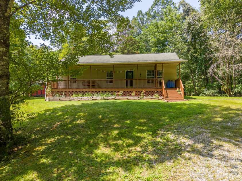 33 E H Bailey Road, Bryson City, NC 28713.  MLS# CAR4423913, YatesRealty ID 50405. 