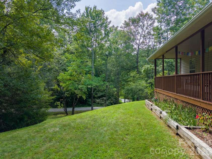 33 E H Bailey Road, Bryson City, NC 28713.  MLS# CAR4423913, YatesRealty ID 50405. 