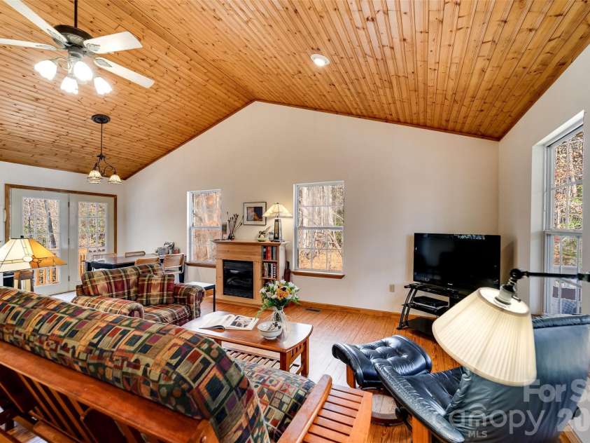 33 E H Bailey Road, Bryson City, NC 28713.  MLS# CAR4423913, YatesRealty ID 50405. 