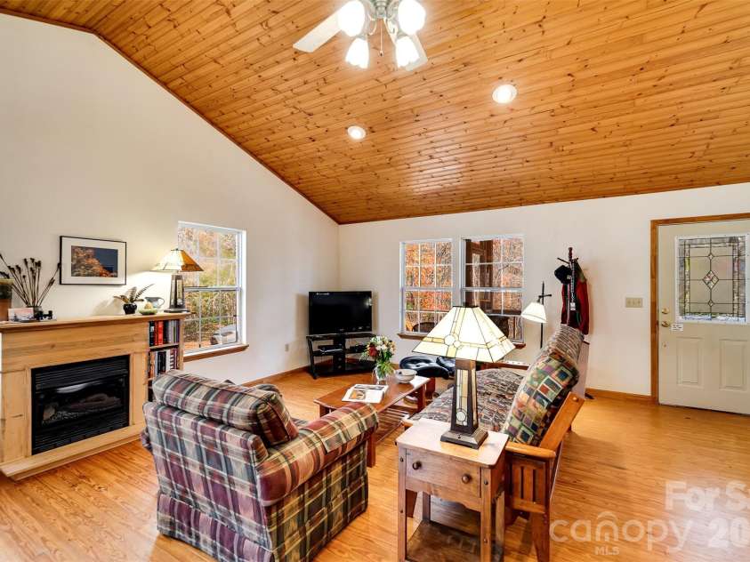 33 E H Bailey Road, Bryson City, NC 28713.  MLS# CAR4423913, YatesRealty ID 50405. 