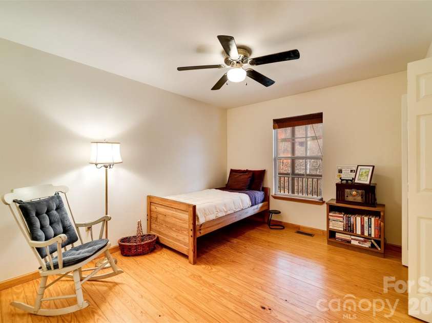 33 E H Bailey Road, Bryson City, NC 28713.  MLS# CAR4423913, YatesRealty ID 50405. 