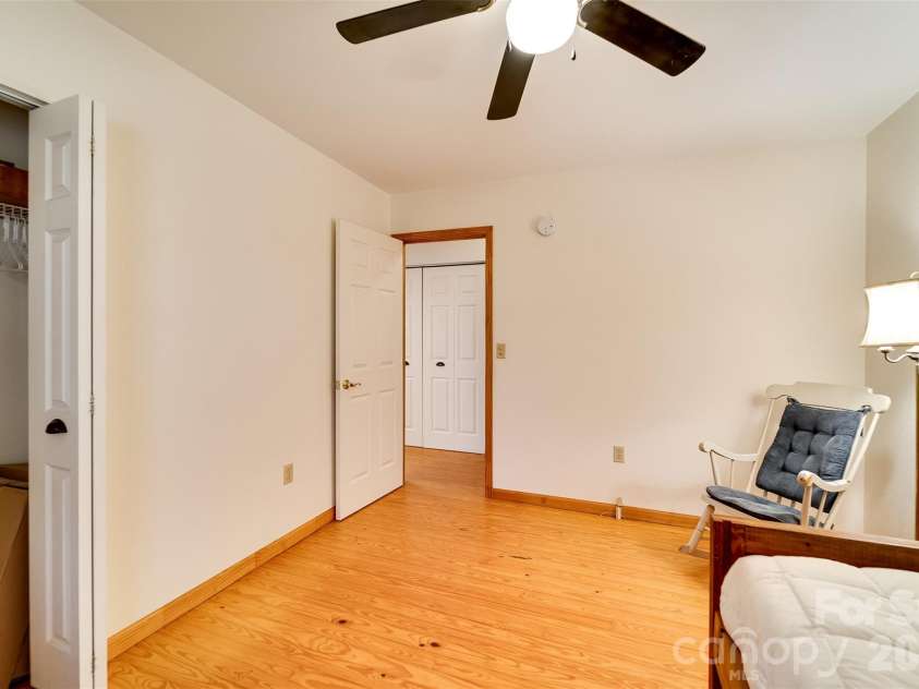 33 E H Bailey Road, Bryson City, NC 28713.  MLS# CAR4423913, YatesRealty ID 50405. 
