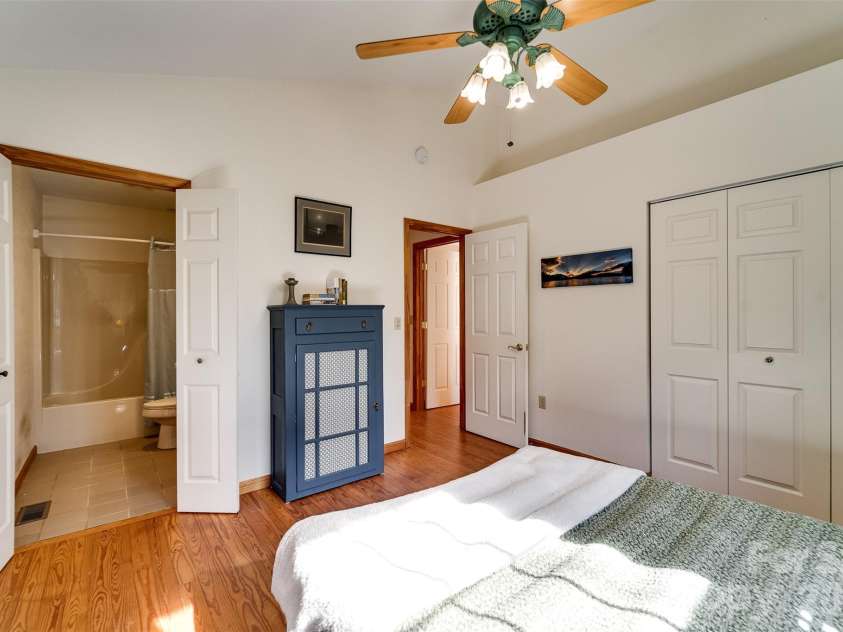 33 E H Bailey Road, Bryson City, NC 28713.  MLS# CAR4423913, YatesRealty ID 50405. 