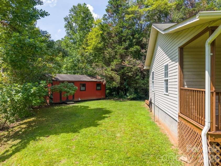 33 E H Bailey Road, Bryson City, NC 28713.  MLS# CAR4423913, YatesRealty ID 50405. 