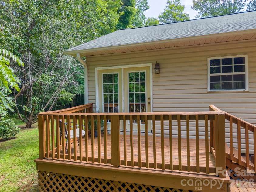 33 E H Bailey Road, Bryson City, NC 28713.  MLS# CAR4423913, YatesRealty ID 50405. 