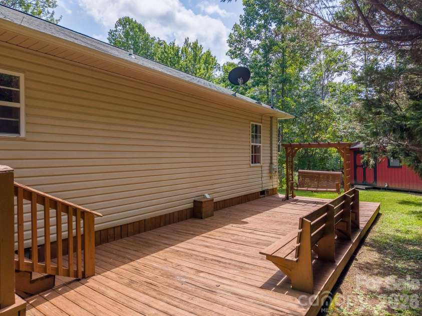 33 E H Bailey Road, Bryson City, NC 28713.  MLS# CAR4423913, YatesRealty ID 50405. 